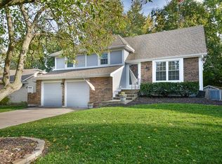 1924 S Parkwood Dr, Olathe, KS 66062