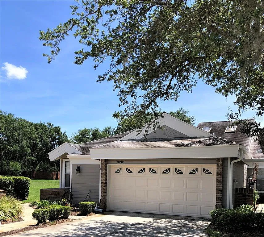 3 bed, 2.0 bath, 1398 sqft, $2,395 — Photo 3