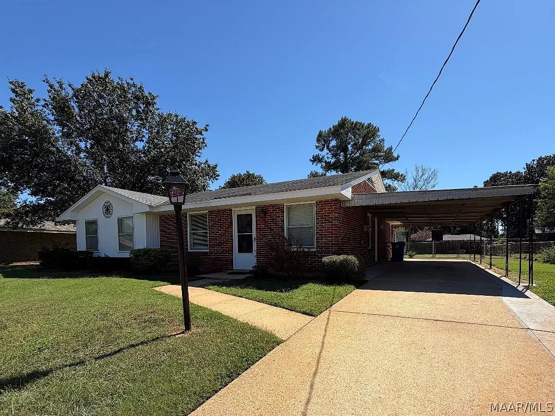 4 bed, 2.0 bath, 1452 sqft, $1,600 — Photo 2
