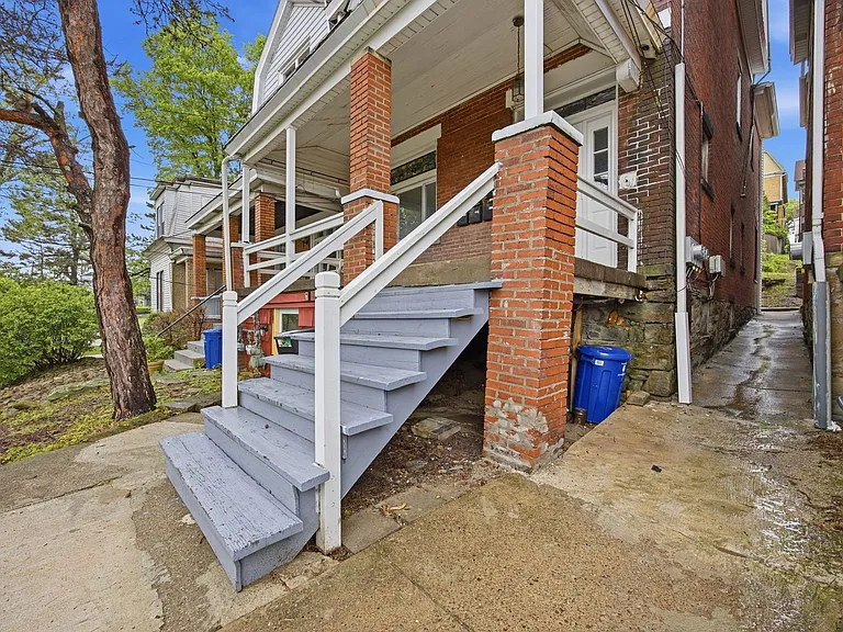 141 Oneida St — Photo 8