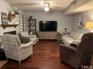 7 Manor Ridge Ct, Greensboro, NC 27407