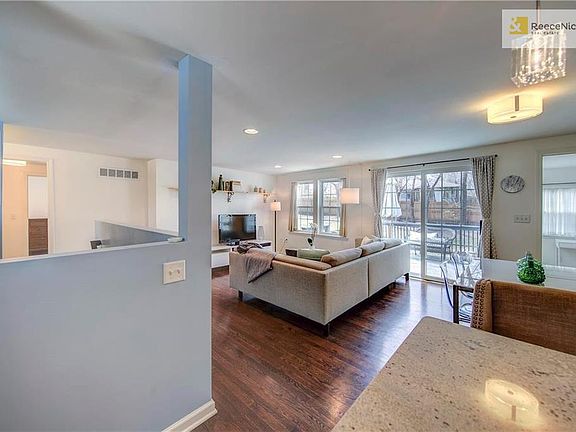 3rd image of 7058 Linden St