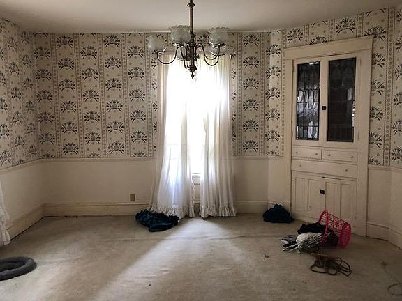 5th image of 921 Laurel Ave