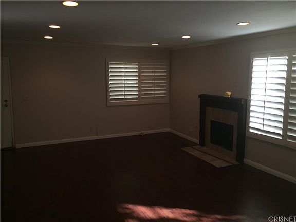 5th image of 22109 Burbank Blvd Unit 4