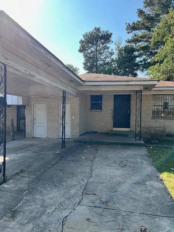 2 bed, 1.0 bath, $750 — Photo 1