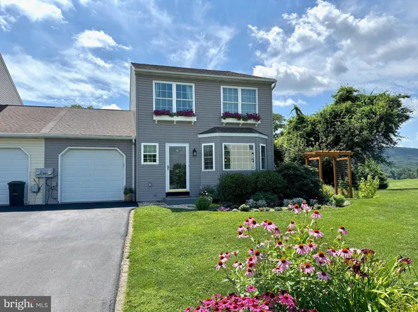 16 Seltzer Ave, Womelsdorf, PA 19567