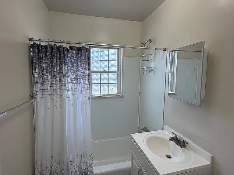 109 Jackson Ave #D — Photo 4
