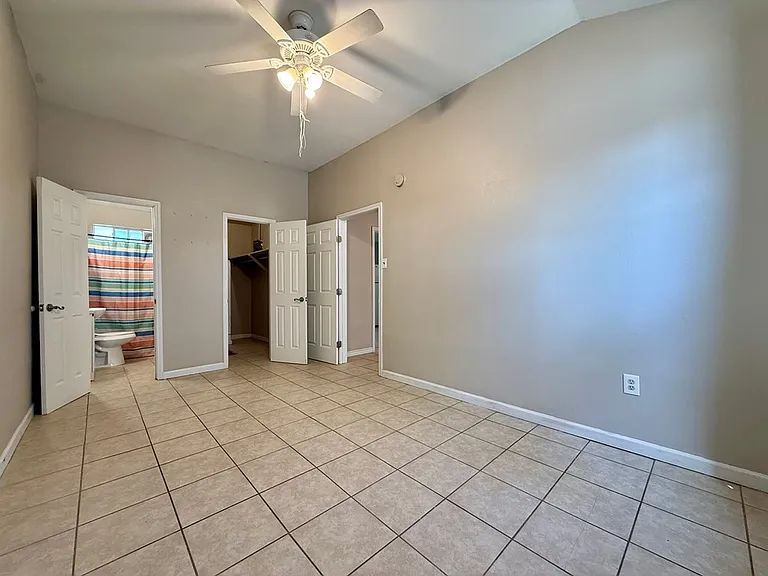 610 Burleson St — Photo 6