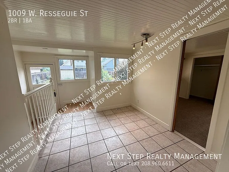 1009 W Resseguie St — Photo 6