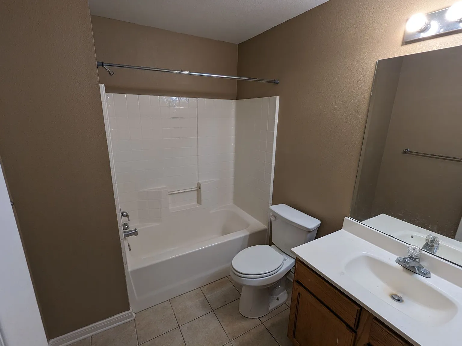 2 bed, 1065 sqft, $1,400 — Photo 3