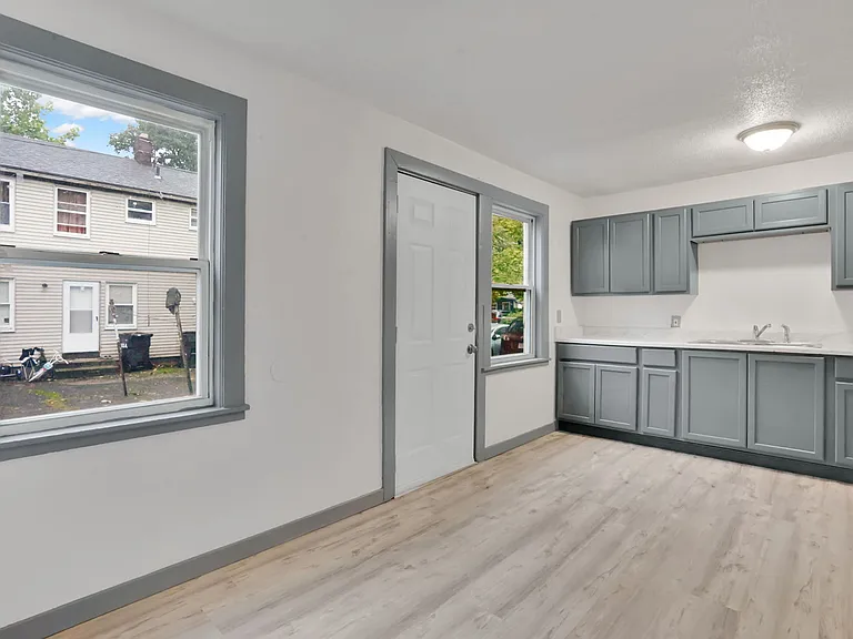 7 Decker Pl — Photo 2