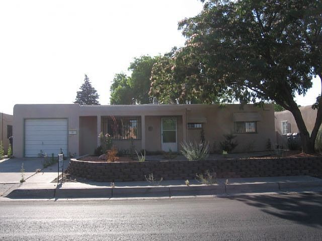 1st image of 2322 Palomas Dr NE