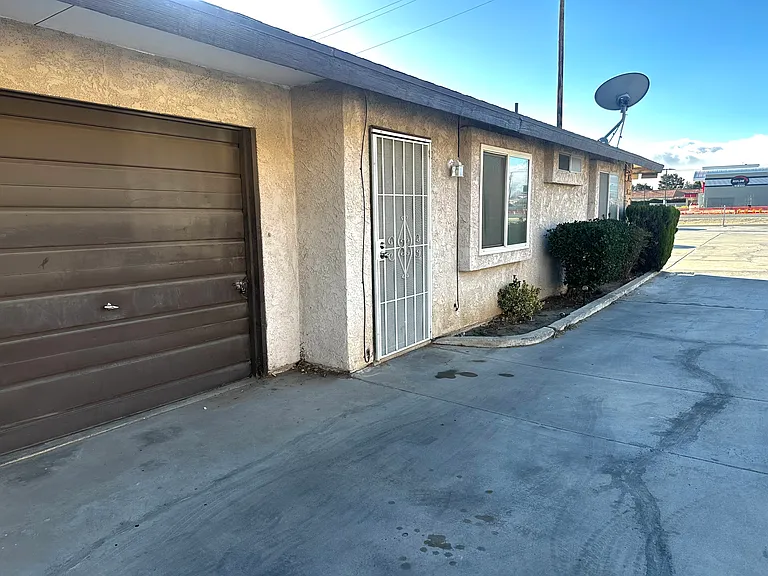15392-15398 Bear Valley Rd — Photo 7