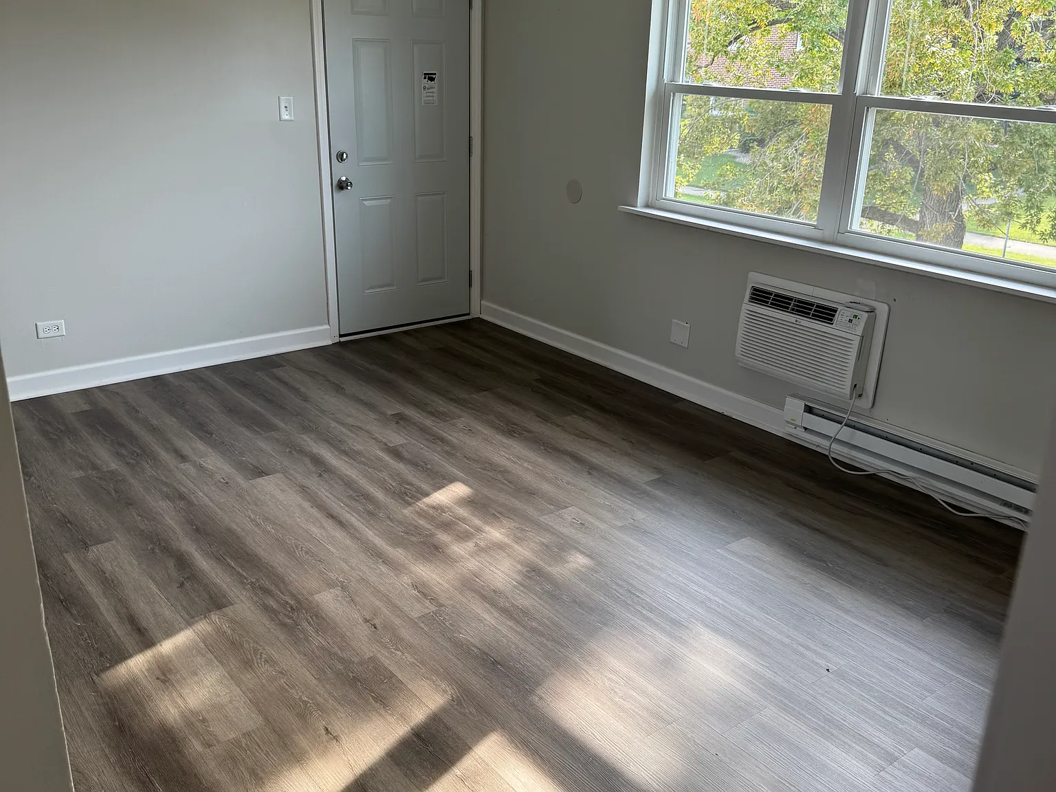 2 bed, 1000 sqft, $1,700 — Photo 3