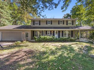 355 Margaret Cir, Wayzata, MN 55391