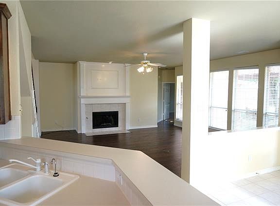 5th image of 302 Chisholm Trl