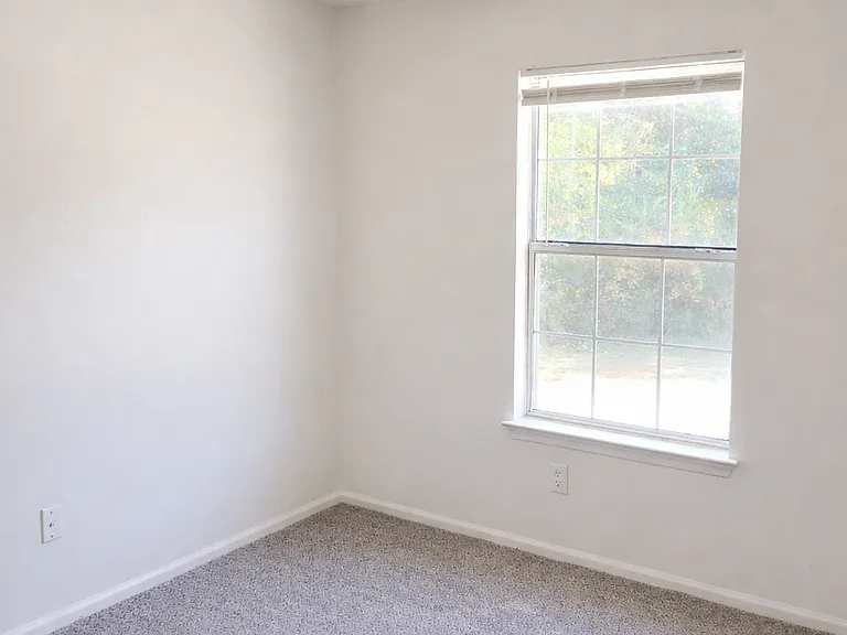 305 Civil Ct #F — Photo 16