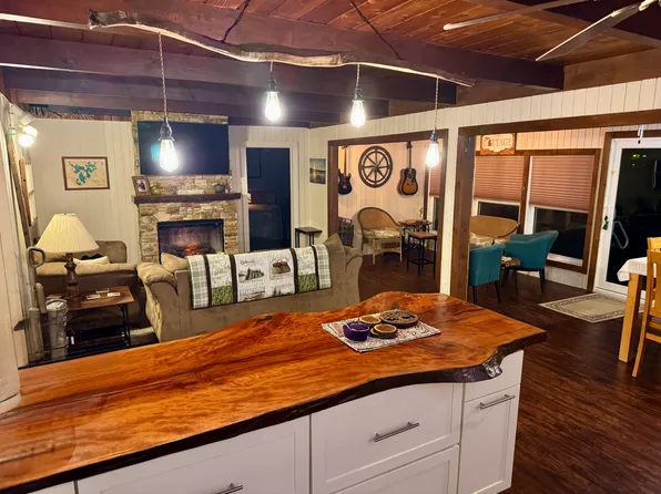 10849 3rd St, Stanwood, MI 49346