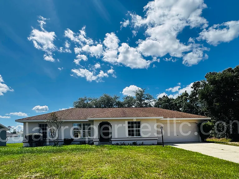 2451 SW 147th Place Rd — Photo 1