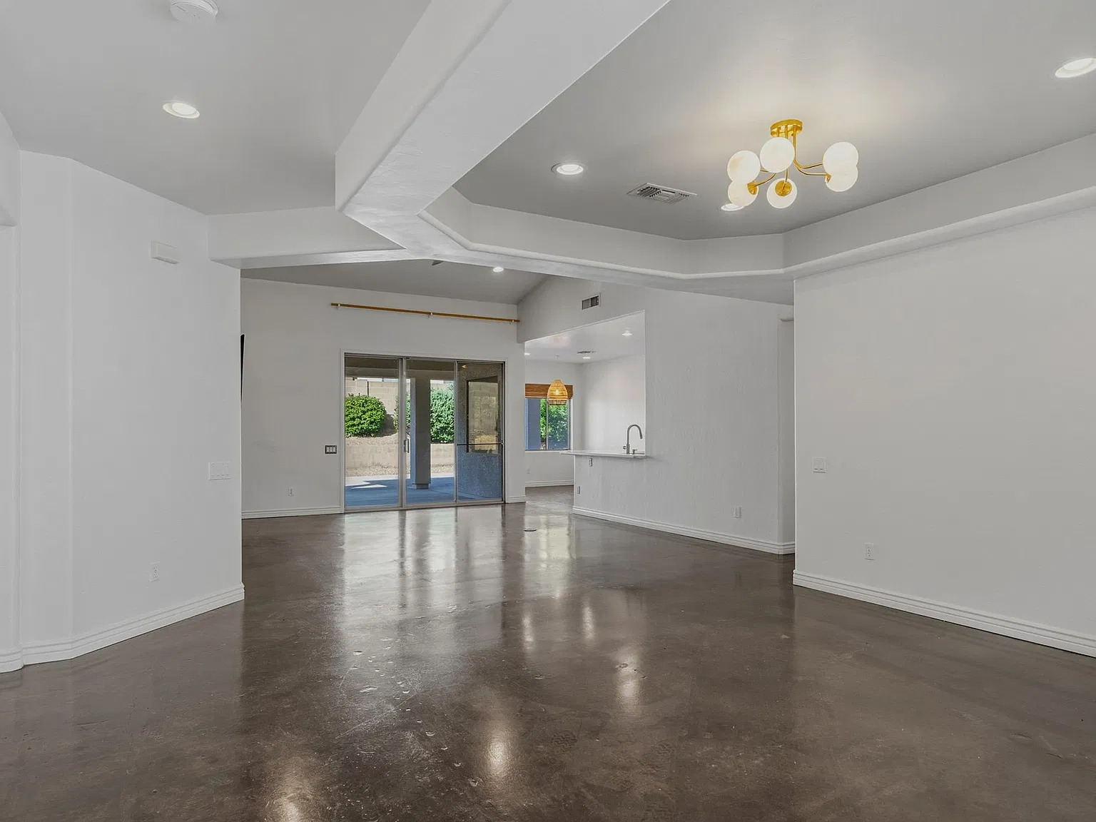 4 bed, 2460 sqft, $3,000 — Photo 4