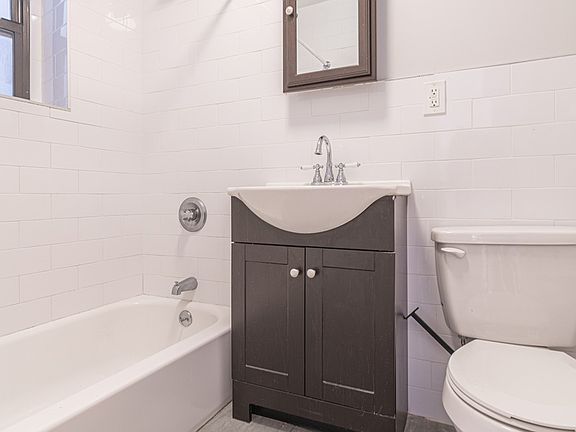 5th image of 41 Underhill Ave #3D