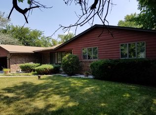 7153 Commonwealth Ave, Burr Ridge, IL 60527