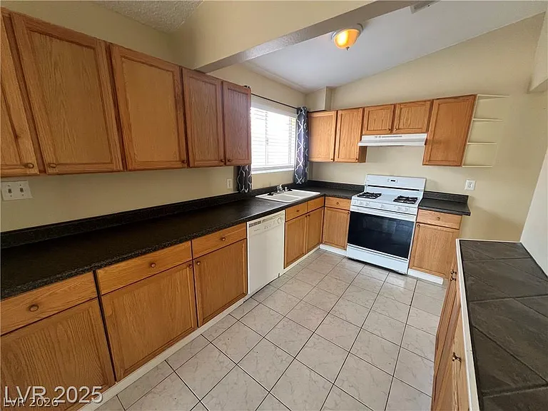 6430 Alomar Ave — Photo 5