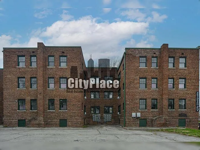Studio, 1.0 bath, 300 sqft, $595 — Photo 4