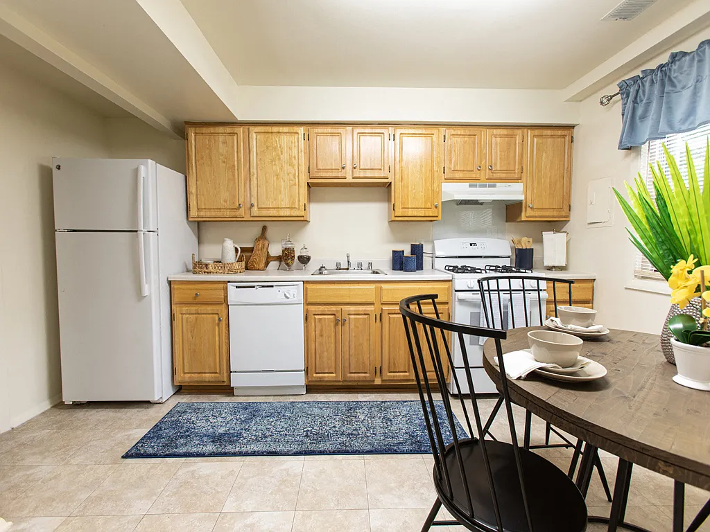 Somerset Woods Townhomes — Photo 4