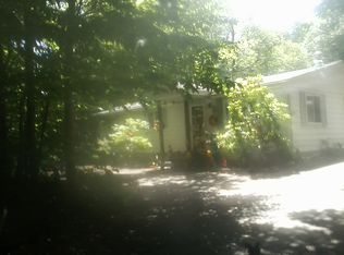 542 Cayuga Dr, Tobyhanna, PA 18466