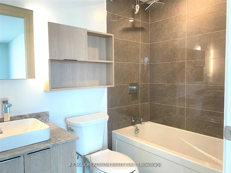 501 Yonge St #4009 — Photo 12