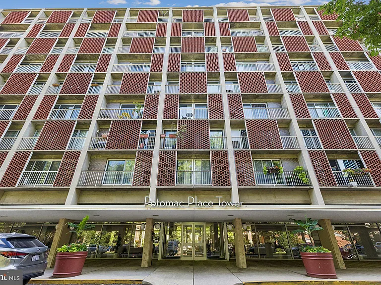 350 G St SW #N411 — Photo 33