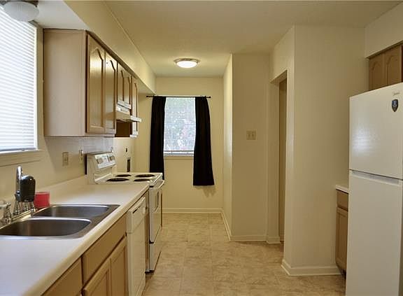 3rd image of 2200 Division St #2201