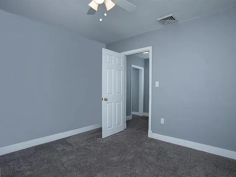 340 S Wood St — Photo 17