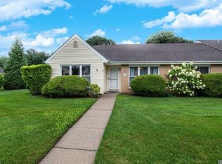 59 Crescent Cir, Holbrook, NY 11741