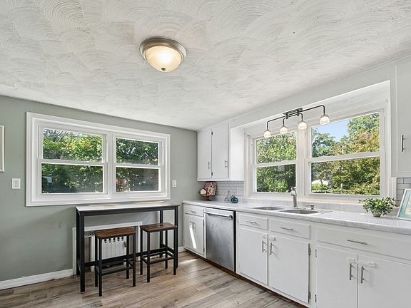 4th image of 92 Union St