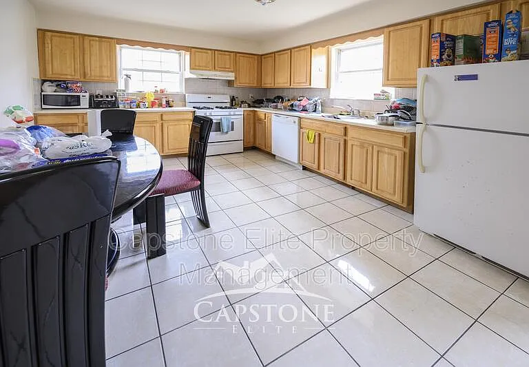 161-163 Sussex Ave #2-2-2 — Photo 4