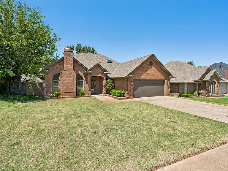 1809 Courtney Ln — Photo 2