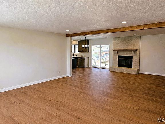 5th image of 31 Pebblestone Ct