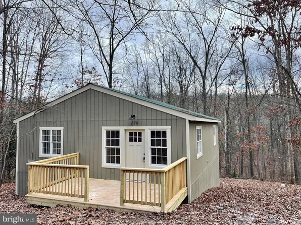 156 Ravens Foot Ln, Hedgesville, WV 25427