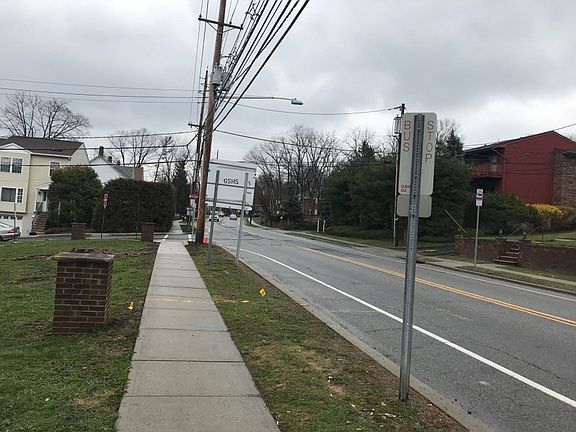 4th image of 404 Grand Ave