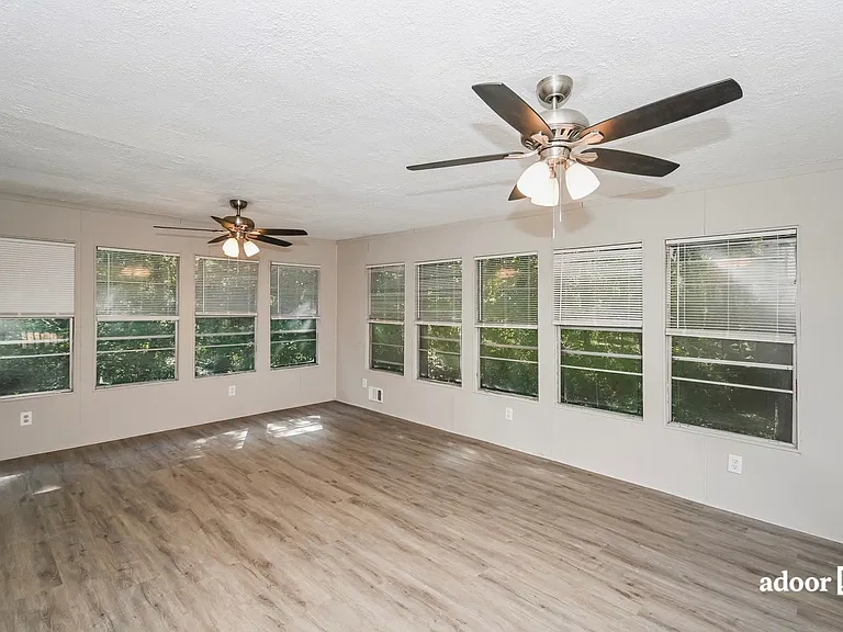 1581 Patricia Ln — Photo 5