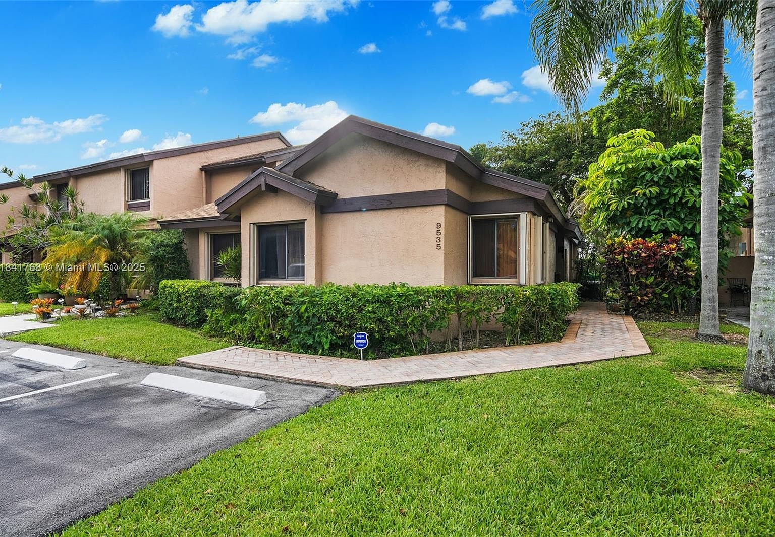 9535 NW 38th Pl, Sunrise, FL 33351 | Zillow
