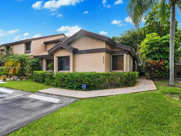 9535 NW 38th Pl, Sunrise, FL 33351