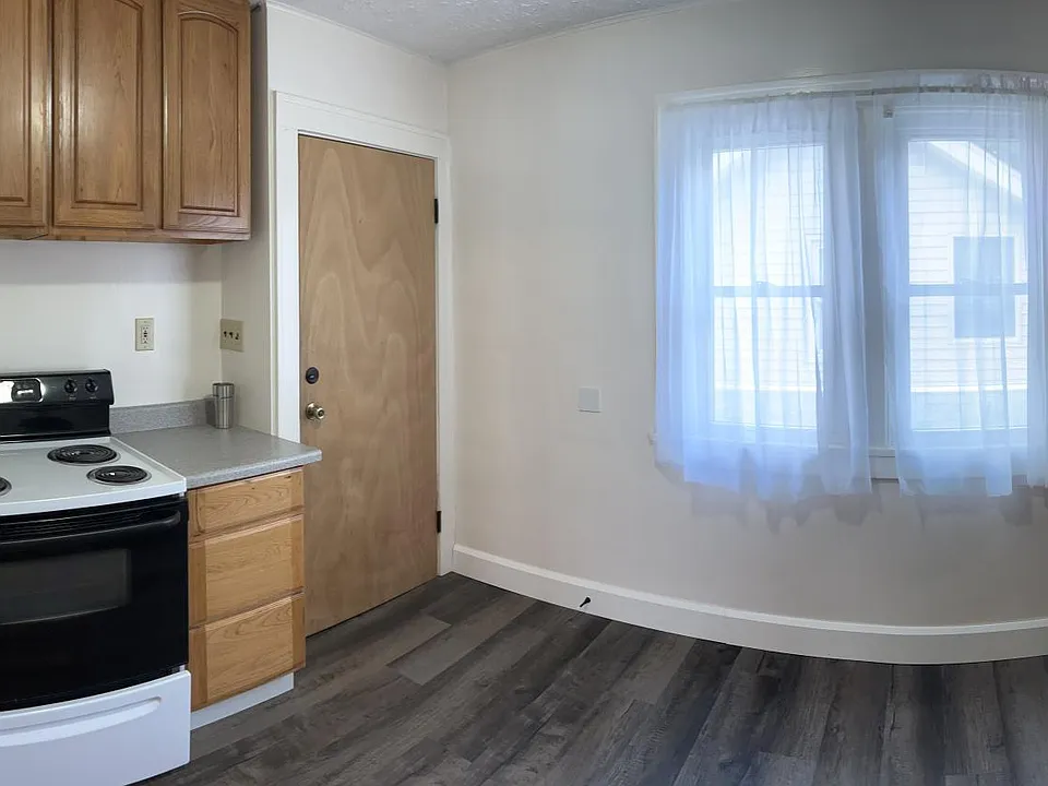 Kitchen - view of entrance door.