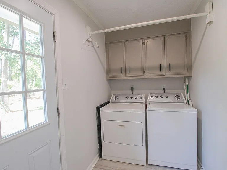 2821 Clayton Dr — Photo 8