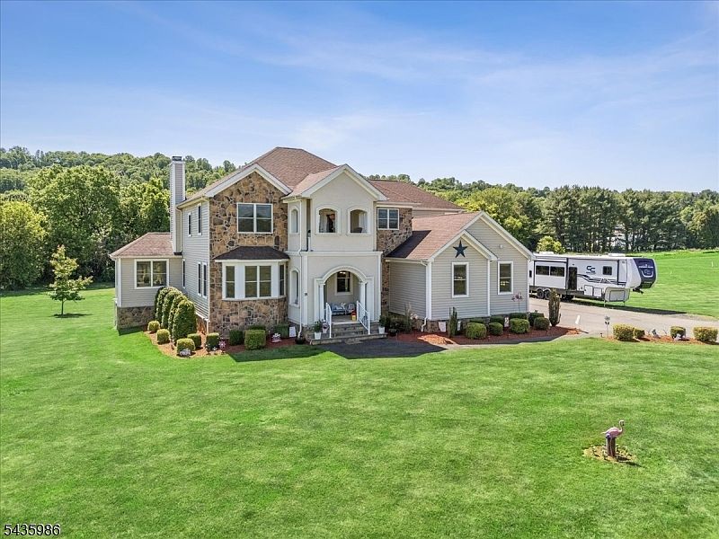 1st image of 19 Green Valley Way
