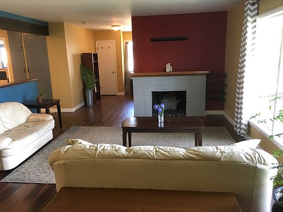 4th image of 626 SE 4th St