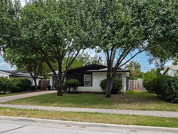 2nd image of 2637 Greenhurst Dr