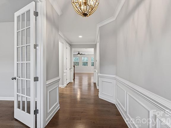 5th image of 4946 Norman Park Pl
